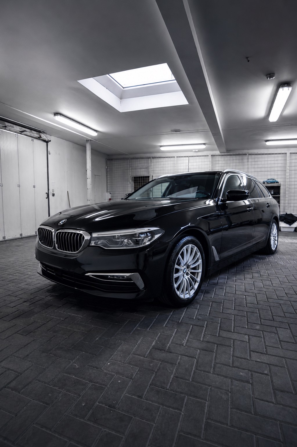 BMW řady 5 – vícekrokové leštění laku
